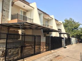 4 Bedroom House for sale in Gayungan, Surabaya, Gayungan