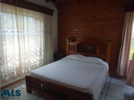 12 Bedroom House for sale in Antioquia, Barbosa, Antioquia