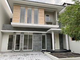 4 Bedroom House for sale in East Jawa, Lakarsantri, Surabaya, East Jawa