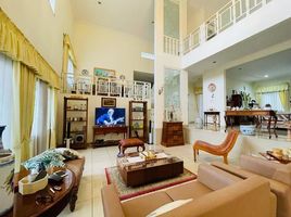 4 Bedroom House for sale in 23 Paskal Shopping Center, Andir, Coblong