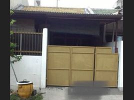 4 Bedroom House for sale in Dukuhpakis, Surabaya, Dukuhpakis