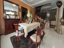 4 Bedroom House for sale in Cathedral of the Immaculate Conception, Cuenca, Cuenca, Cuenca