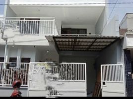 4 Schlafzimmer Villa zu verkaufen in Dukuhpakis, East Jawa, Dukuhpakis