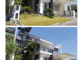 5 Bedroom House for sale in Dukuhpakis, Surabaya, Dukuhpakis