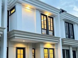 4 Habitación Villa en venta en Wiyung, East Jawa, Wiyung