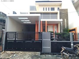 4 Bedroom House for sale in Jambangan, Surabaya, Jambangan