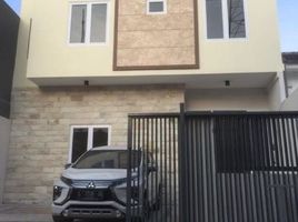 4 Bedroom House for sale in Dukuhpakis, Surabaya, Dukuhpakis