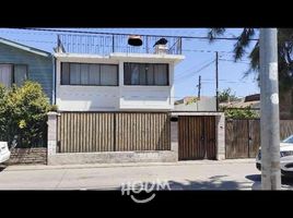 4 Bedroom House for sale in Cerro San Cristobal, Santiago, Santiago, Santiago