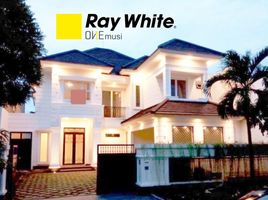 5 Bedroom House for sale in Dukuhpakis, Surabaya, Dukuhpakis