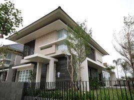 4 Kamar Rumah for sale in Lakarsantri, Surabaya, Lakarsantri