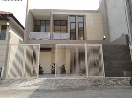 4 Habitación Casa en venta en Tenggilis Mejoyo, East Jawa, Tenggilis Mejoyo