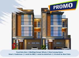 4 Bedroom House for sale in Dukuhpakis, Surabaya, Dukuhpakis