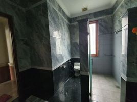 7 Kamar Rumah for sale in Surabaya, East Jawa, Dukuhpakis, Surabaya