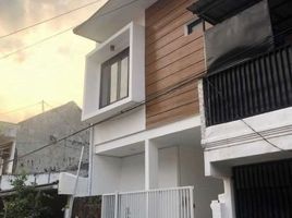 4 Bedroom House for sale in Dukuhpakis, Surabaya, Dukuhpakis