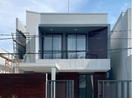 4 Bedroom House for sale in Gayungan, Surabaya, Gayungan