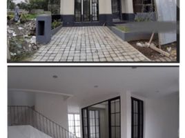 4 Bedroom House for sale in Dukuhpakis, Surabaya, Dukuhpakis