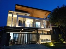 4 Bedroom House for sale in East Jawa, Lakarsantri, Surabaya, East Jawa