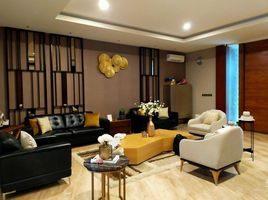 5 Bedroom House for sale in Dukuhpakis, Surabaya, Dukuhpakis