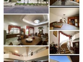 9 Bedroom House for sale in Siloam Hospitals Surabaya, Gubeng, Gubeng