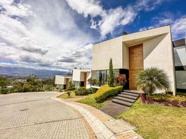 3 Bedroom House for sale in Nayon, Quito, Nayon