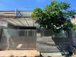 4 Bedroom House for sale in Dukuhpakis, Surabaya, Dukuhpakis