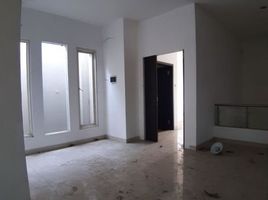 4 Bedroom House for sale in Gayungan, Surabaya, Gayungan