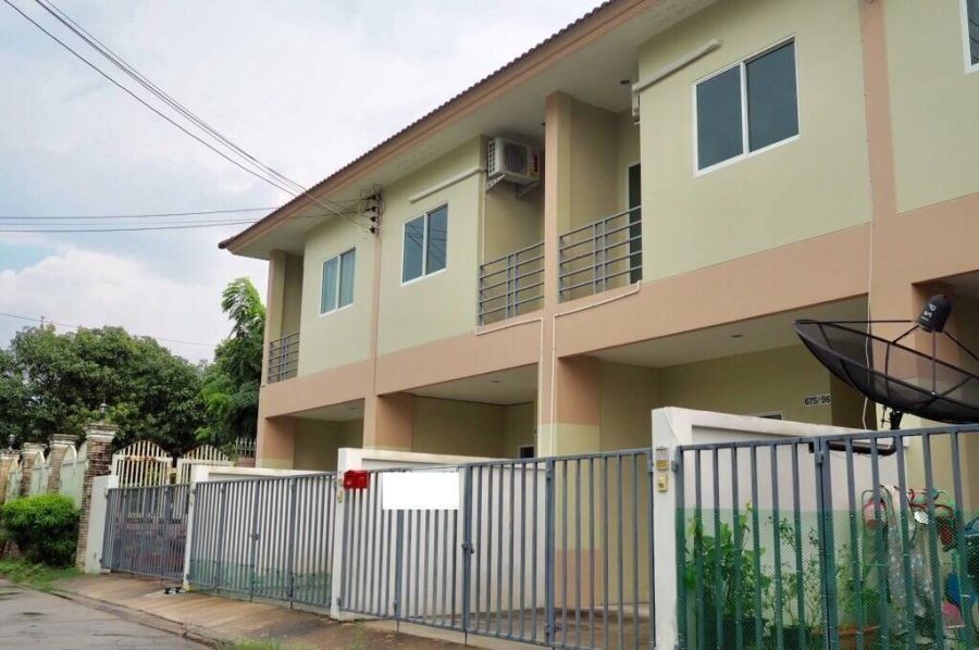 2 Bedroom Townhouse For Rent In Na Kluea, Chon Buri