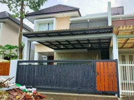 5 Schlafzimmer Villa zu verkaufen in Dukuhpakis, East Jawa, Dukuhpakis