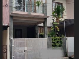 4 Habitación Villa en venta en Wiyung, East Jawa, Wiyung