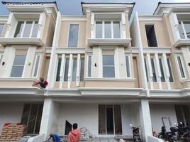 3 Bedroom House for sale in Siloam Hospitals Surabaya, Gubeng, Gubeng