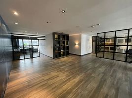 132 m² Office for rent in Mina De Sal De Nemocón, Bogotá, Bogotá