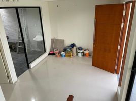 2 Kamar Rumah for rent in East Jawa, Lakarsantri, Surabaya, East Jawa