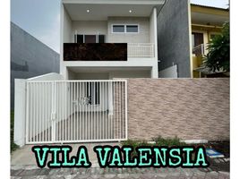 4 Habitación Villa en venta en Lakarsantri, East Jawa, Lakarsantri