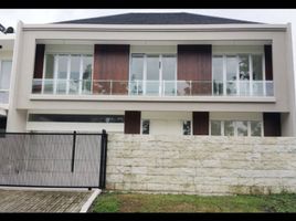 5 Bedroom House for sale in Dukuhpakis, Surabaya, Dukuhpakis