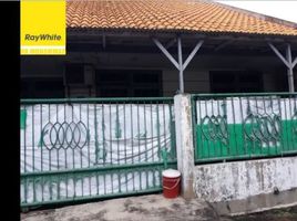 4 Bedroom House for sale in Dukuhpakis, Surabaya, Dukuhpakis