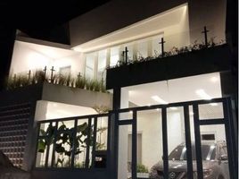 4 Bedroom House for sale in Dukuhpakis, Surabaya, Dukuhpakis