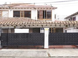 4 Bedroom House for sale in Templo Bogotá Colombia, Bogota, Bogota