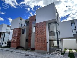 3 Bedroom House for sale in Conocoto, Quito, Conocoto