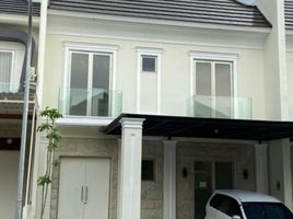 3 Kamar Vila for rent in Indonesia, Lakarsantri, Surabaya, East Jawa, Indonesia