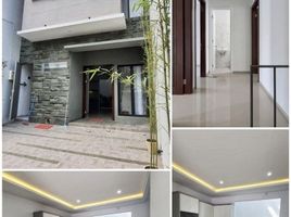 4 Habitación Villa en venta en Rungkut, East Jawa, Rungkut