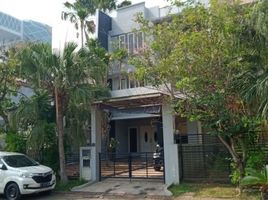 5 Bedroom House for sale in Dukuhpakis, Surabaya, Dukuhpakis