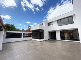 5 Bedroom House for sale in Bogota, Cundinamarca, Bogota