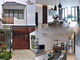 4 Bedroom House for sale in Medistra Hospital, Mampang Prapatan, Kebayoran Baru