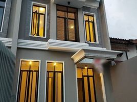 4 Bedroom House for sale in Dukuhpakis, Surabaya, Dukuhpakis