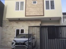 4 Bedroom House for sale in Dukuhpakis, Surabaya, Dukuhpakis