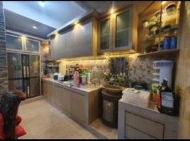 5 Bedroom House for sale in Jambangan, Surabaya, Jambangan