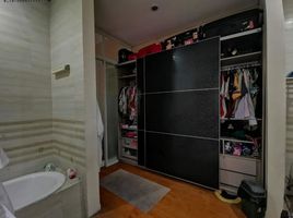 4 Bedroom House for sale in Lakarsantri, East Jawa, Lakarsantri