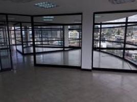 250 m² Office for rent in Basilica of the National Vow, Quito, Quito, Quito