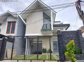 4 Bedroom House for sale in Dukuhpakis, Surabaya, Dukuhpakis