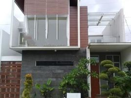 4 Habitación Villa en venta en Wiyung, East Jawa, Wiyung